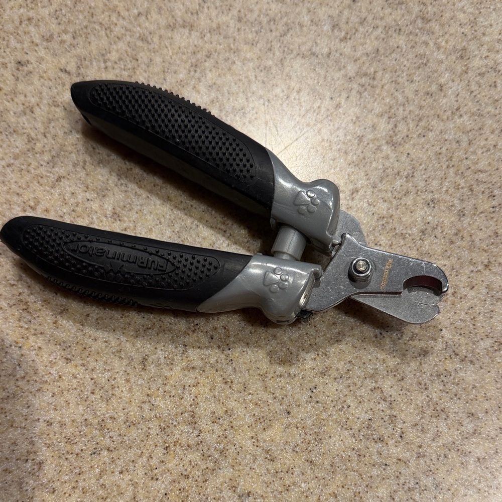 FURminator Black and Silver Pet Nail Clippers
